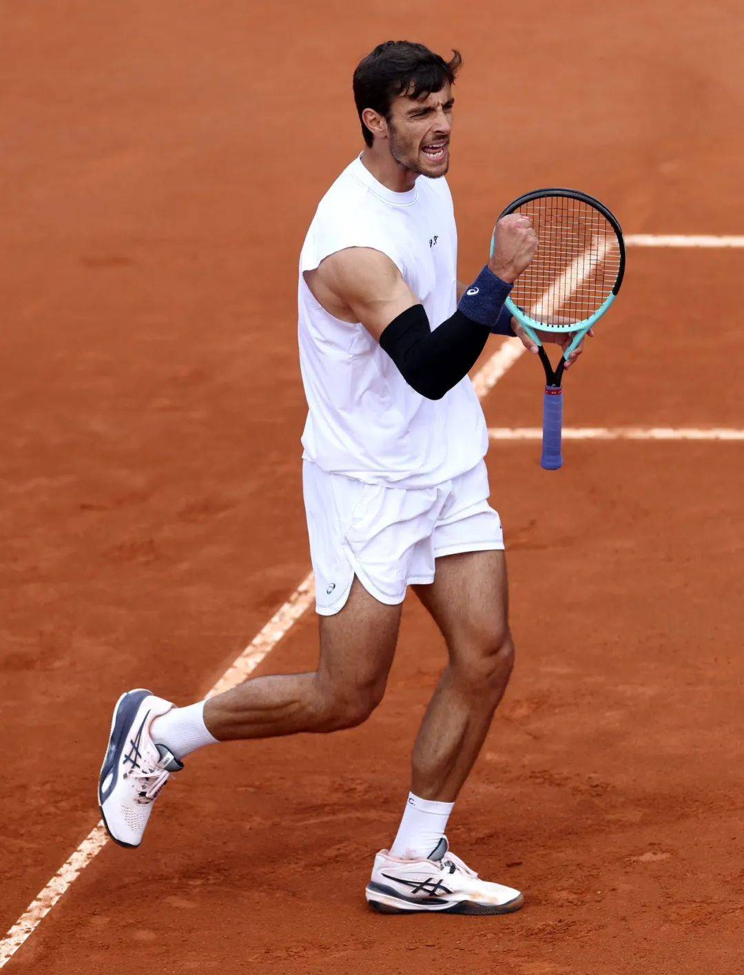 保持绝对的 保持绝对的